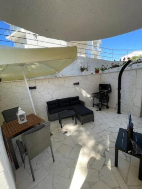 Seaesta holiday- Modern studio